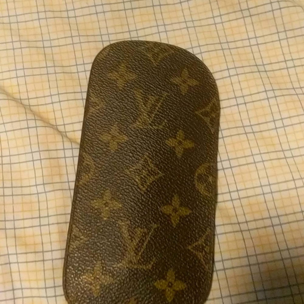 Louis vuitton eyeglass holder
